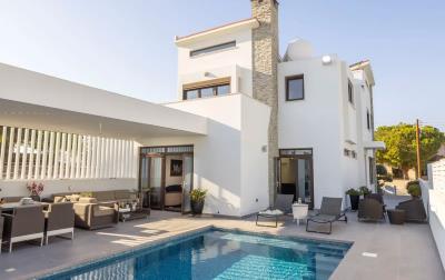 643552-detached-villa-for-sale-in-select-location_orig