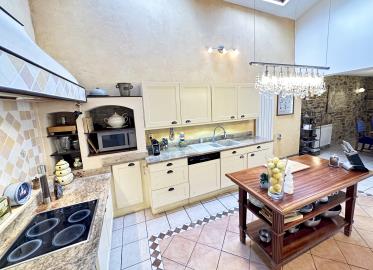 11--FULLY-EQUIPPED-KITCHEN--2-