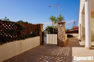 9-Chloraka-bungalow-150m-from-the-beach-Property-1273