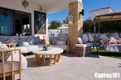 7-Tala-4-bedroom-home-with-sea-views-Property-1276---Copy