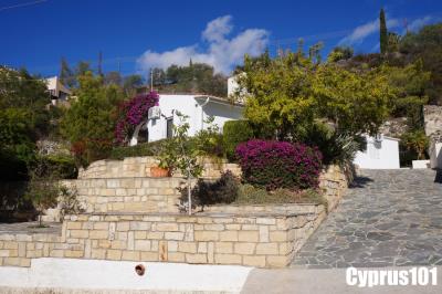 5-kamares-stunning-2-bedroom-bungalow-on-generous-1000-sqm-plot-with-amazing-sea-views--mls-1287