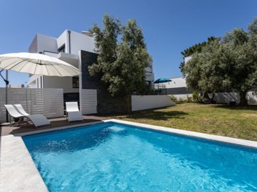 1 - Sesimbra, House