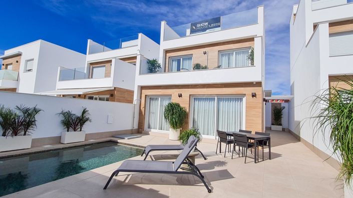 Image No.1-3 Bed Villa for sale