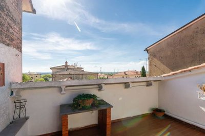 1 - Cortona, Property