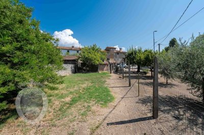 1 - Cortona, Property