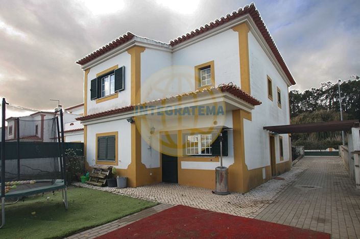 Image No.1-4 Bed Villa for sale