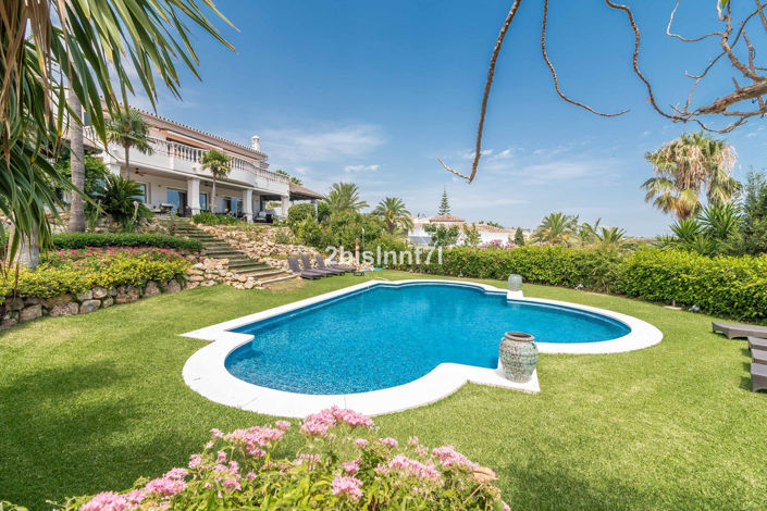 Image No.1-6 Bed Villa for sale