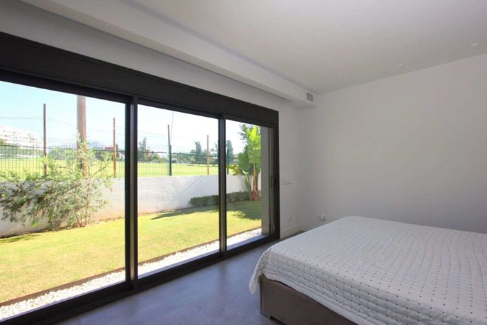 Image No.1-5 Bed Villa for sale