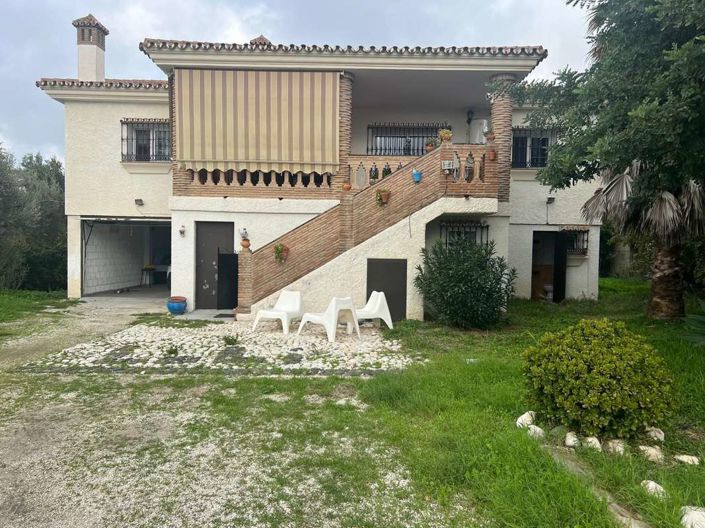 Image No.1-4 Bed Villa for sale