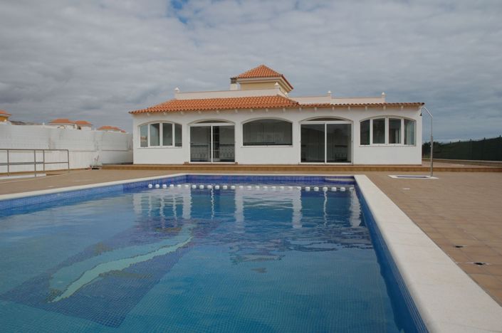 Image No.1-6 Bed Villa for sale