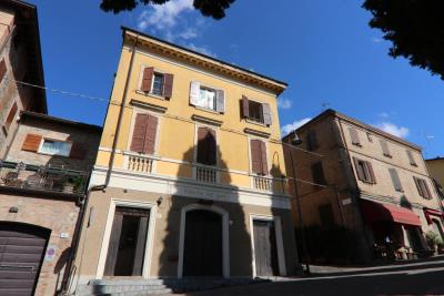 1 - Modena, Property