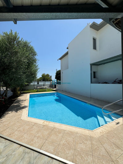 Image No.1-4 Bed Villa for sale