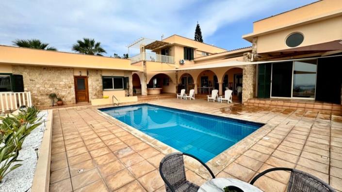 Image No.1-6 Bed Villa for sale