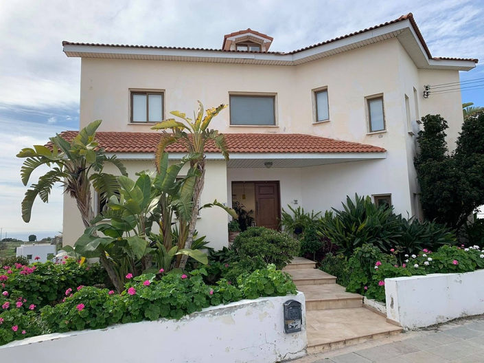 Image No.1-5 Bed Villa for sale