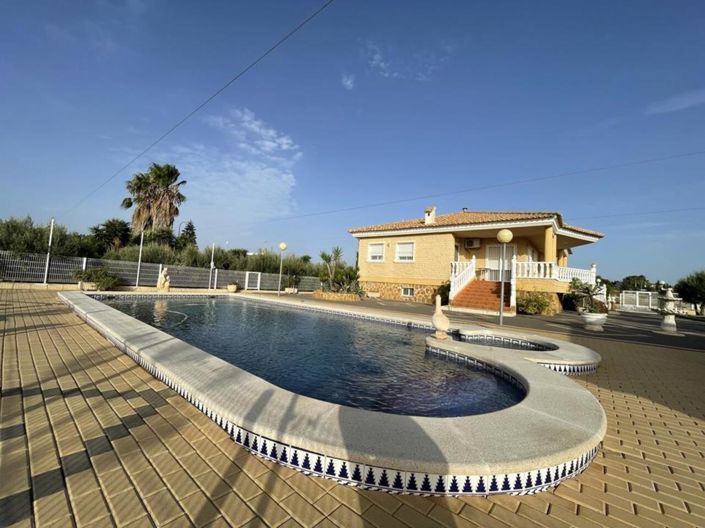 Image No.1-3 Bed Villa for sale