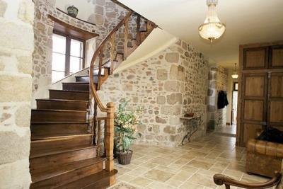 stairs-to-1st-floor-home-france-003