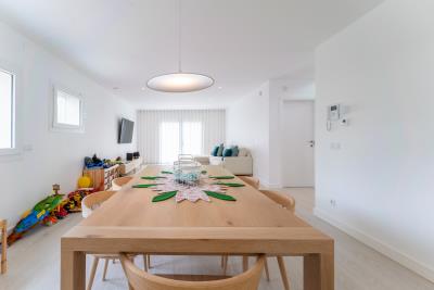 Dining-room-in-open-space