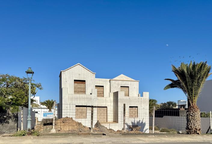 Image No.1-4 Bed Villa / Detached for sale