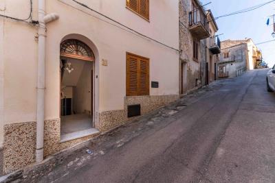 V546-Casa-singola-nel-cuore-del-centro-di-Gratteri---1-