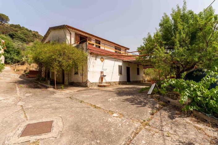 Image No.1-4 Bed House/Villa for sale