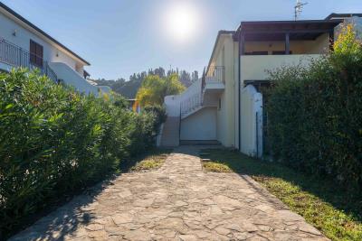 V567-Porzione-di-villa-con-giardino-Marelun--7-