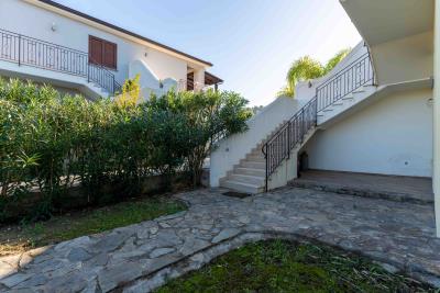 V567-Porzione-di-villa-con-giardino-Marelun--8-