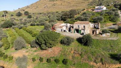 V574-caseggiato-totalmente-immerso--nella-natura-a-pochi-minuti-dal-centro-di-Cefalu----13-