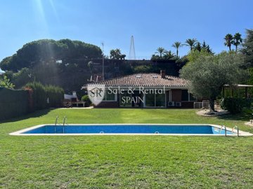 802-j-casa-en-venta-en-gran-terreno-con-pisci