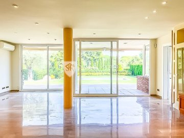 802-j-casa-en-venta-en-gran-terreno-con-pisci