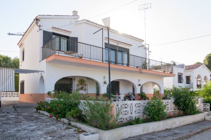 Image No.1-6 Bed Villa for sale