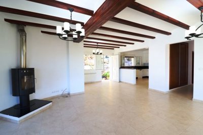 villa-for-sale-in-denia-lounge-view