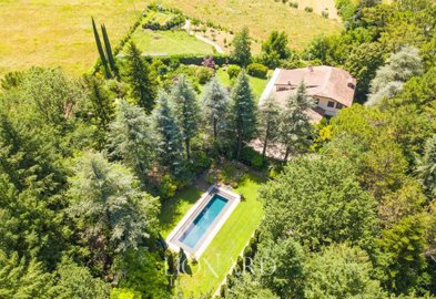 1 - Arezzo, Property