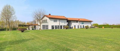 modern-villa-in-lombardy29