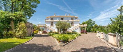 magnificent-villa-for-sale-near-rome72