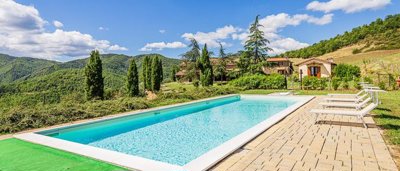 charming-farmhouse-in-tuscany-for-sale-57