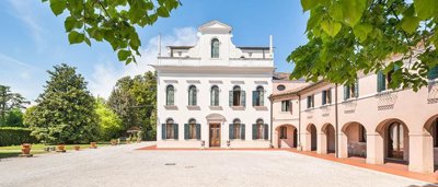 magnificent-villa-for-sale-in-veneto41