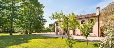 magnificent-villa-for-sale-in-veneto55