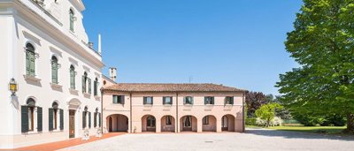 magnificent-villa-for-sale-in-veneto44