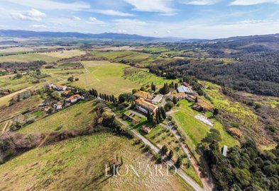 meravigliosa-fattoria-circondata-dalle-vigne-