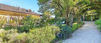 lake-como-panoramic-villa-for-sale10