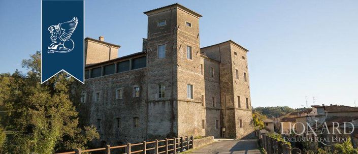 Image No.1-Propriété de 10 chambres à vendre à Licciana Nardi