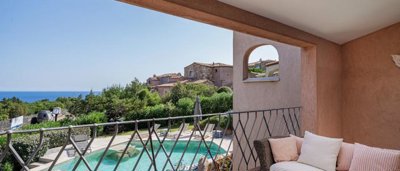 prestigious-villa-with-pool-in-sardinia-42