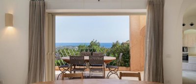 prestigious-villa-with-pool-in-sardinia-34