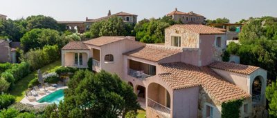 prestigious-villa-with-pool-in-sardinia-8