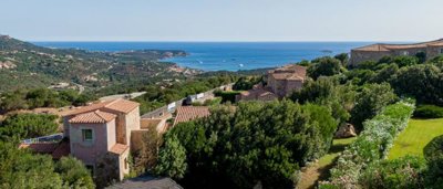 prestigious-villa-with-pool-in-sardinia-0