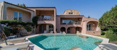 prestigious-villa-with-pool-in-sardinia-25