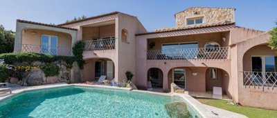 prestigious-villa-with-pool-in-sardinia-24