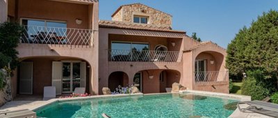 prestigious-villa-with-pool-in-sardinia-15