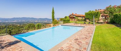 charming-farmhouse-in-tuscany-for-sale12