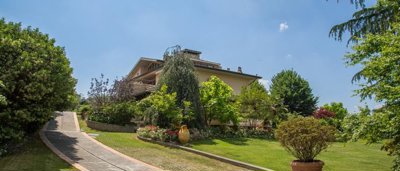 1 - Arezzo, Property